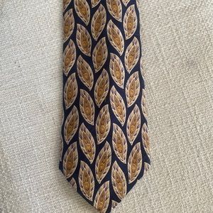 Valentino Cravatte. 100% Silk. Made in Italy. An excellent addition.